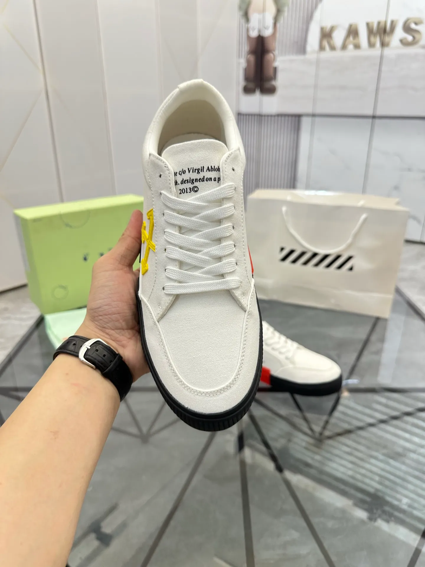 Selling men's shoes 💰: 💰P440¥ Product trademark: OFF WHITE *"OFF WHITE*" low-top casual shoes Regular size: 35-45 (can be customized to 46) Couple style Product materials: Original fabric from the upper counter, breathable lining, original outsole. No.: H203